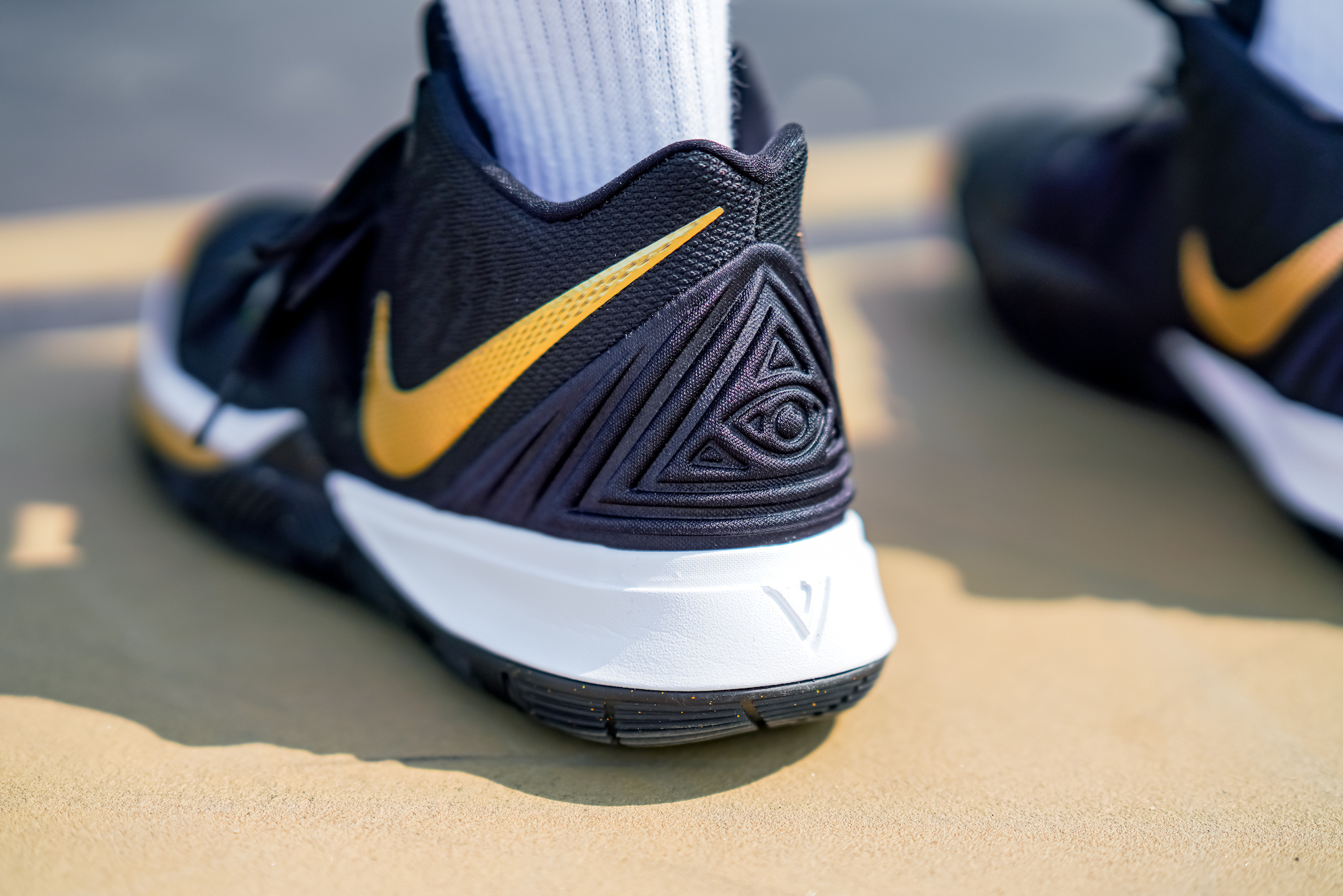 Nike Kyrie 5 'Black/Gold'